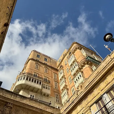 Grand Harbour Отель