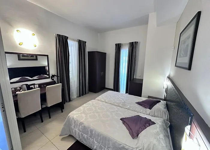 Grand Harbour Hotel 2*