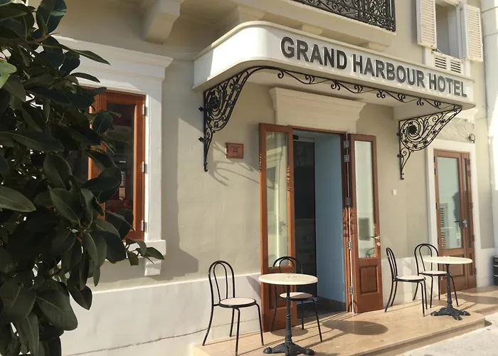 Grand Harbour Hotel