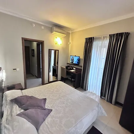 Grand Harbour Hotel 2*