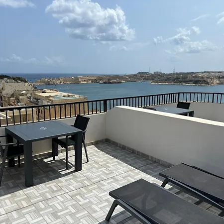 מלון Grand Harbour