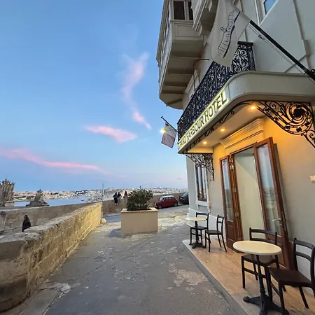 Grand Harbour Hotel 2*