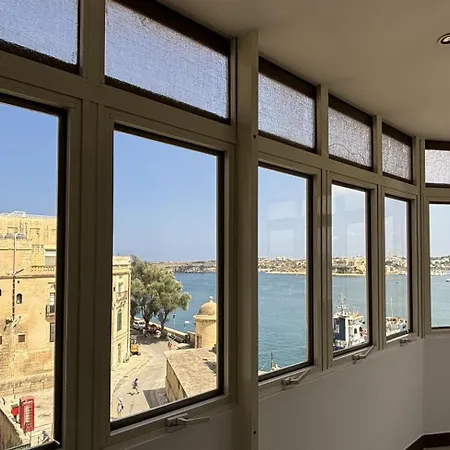מלון Grand Harbour 2*