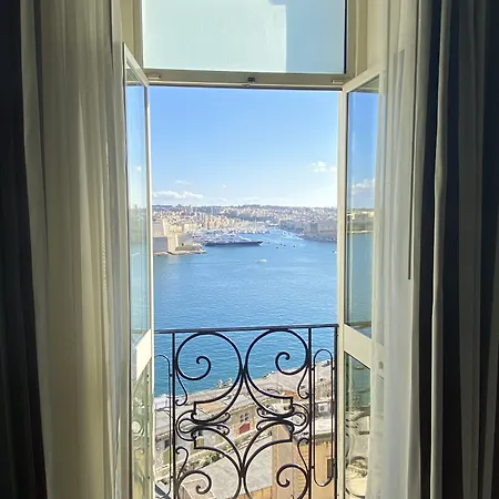 Ξενοδοχείο Grand Harbour 2*