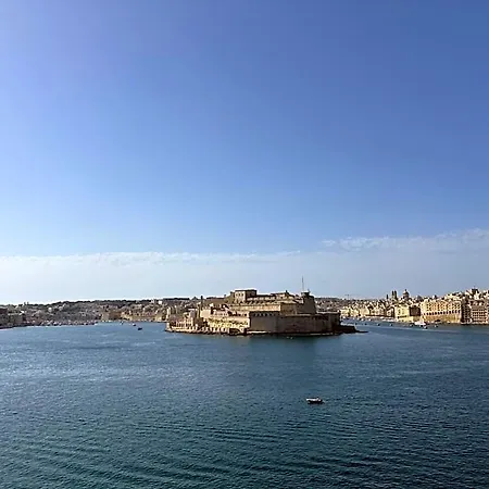 מלון Grand Harbour