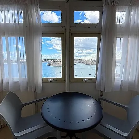 מלון Grand Harbour 2*