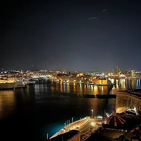 מלון Grand Harbour
