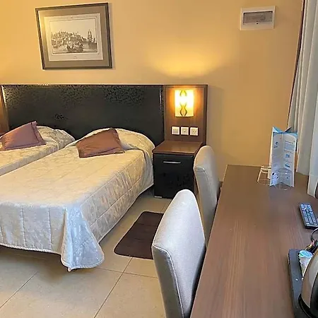 מלון Grand Harbour 2*