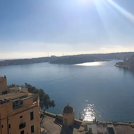 מלון Grand Harbour 2*
