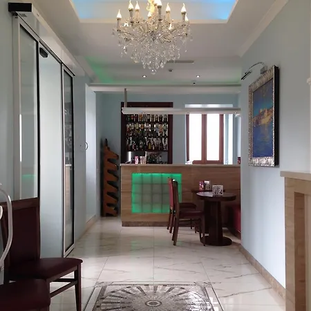 Grand Harbour Hotel