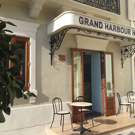 Grand Harbour Hotel
