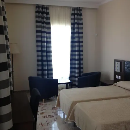 Hotel Grand Harbour 2*
