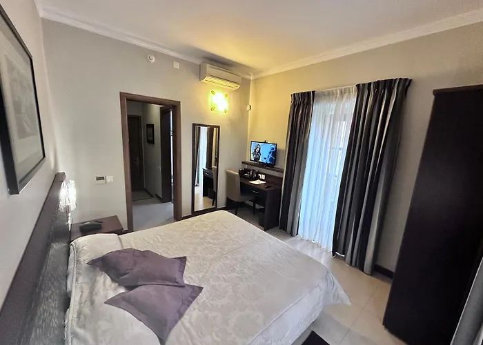 Grand Harbour Hotel 2*