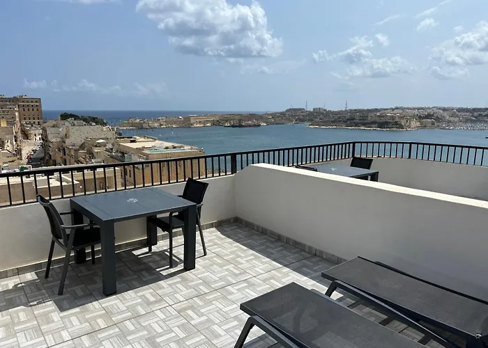 فندق Grand Harbour