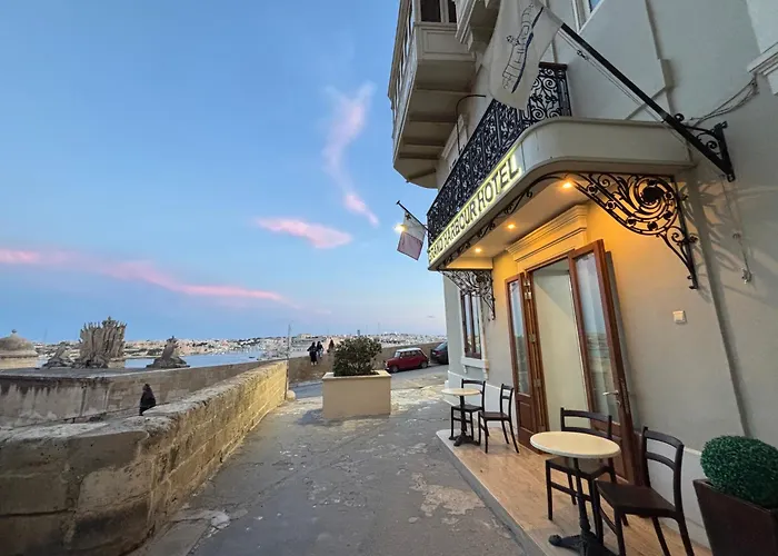 Grand Harbour Hotel 2*