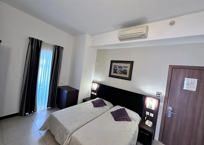 Grand Harbour فندق