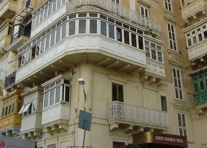 Grand Harbour Hotel 2*